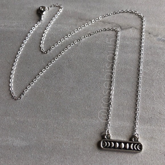 {✨Estrella+Luna🌙} Delicate Silver Hamsa Necklace - Picture 4 of 7